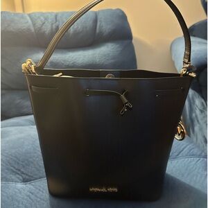 Medium size Black Michael Kors Shoulder Bag/Crossbody